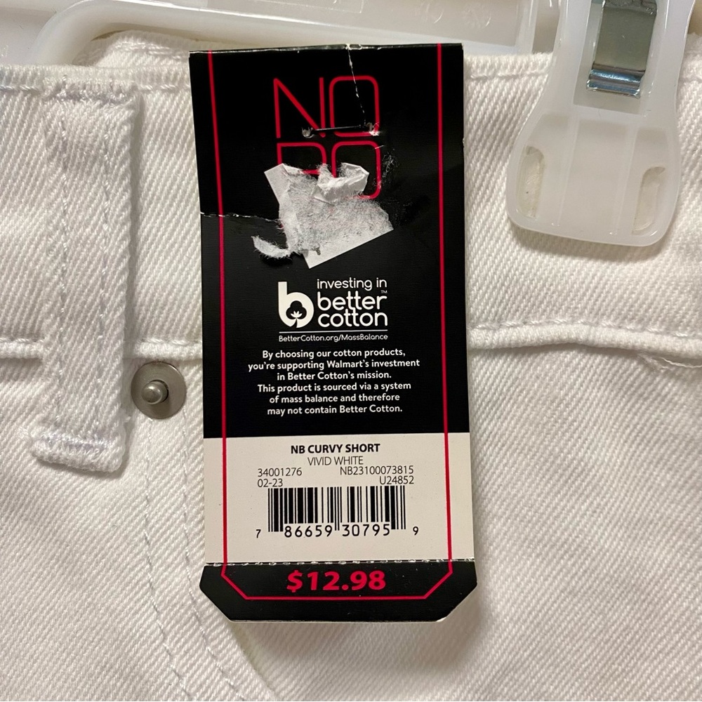 No Boundaries Sz 17 Vivid White Curvy Denim Shorts 🩳 NWT Destructed - Picture 3 of 5